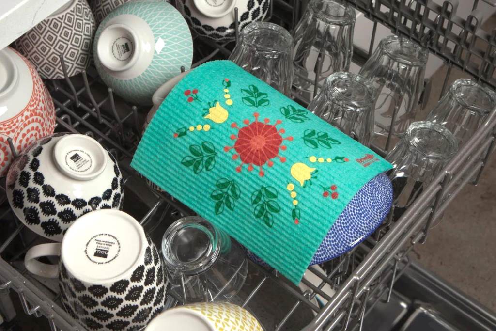 Five Effective Methods to Clean Swedish Dishcloths Naturally
