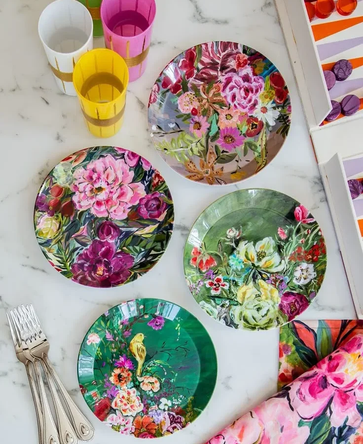 melamine plates stack